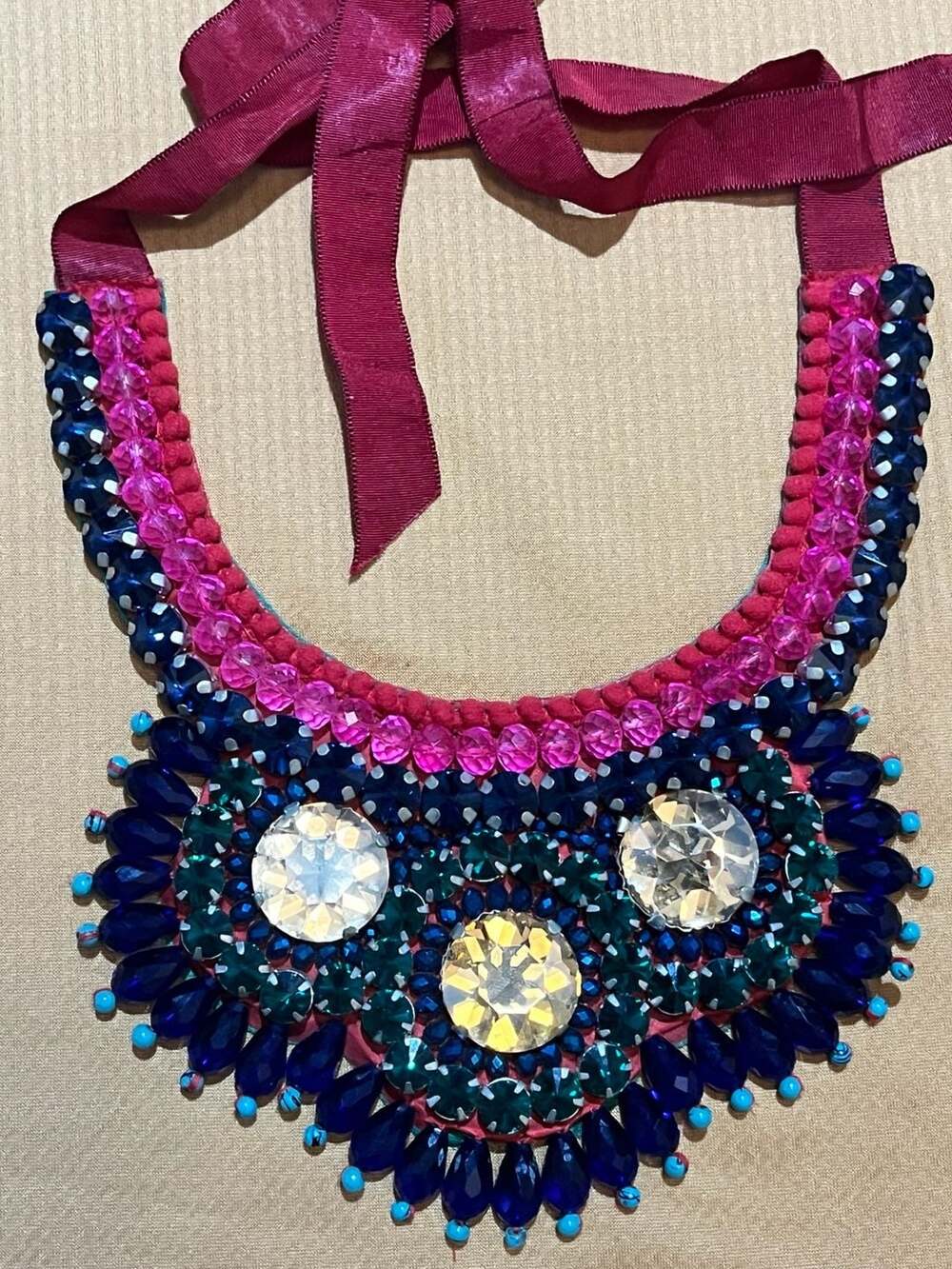 011-0032 collar Roberta Roller Rabbit Embellished Statement Necklace with Rhine